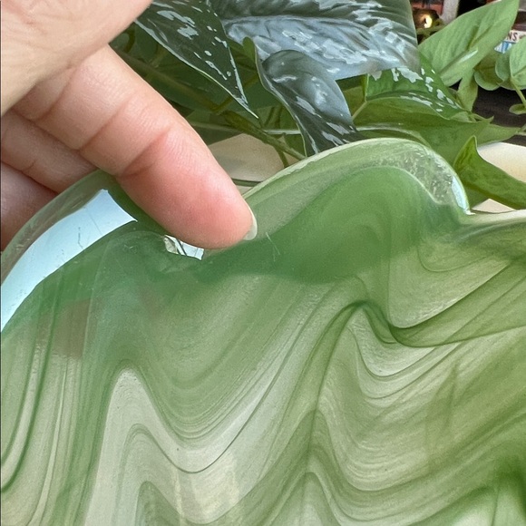 Vintage Green Art Glass Vase Decor - Picture 14 of 16